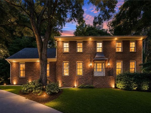 140 N Bluff, Alpharetta, GA 30004