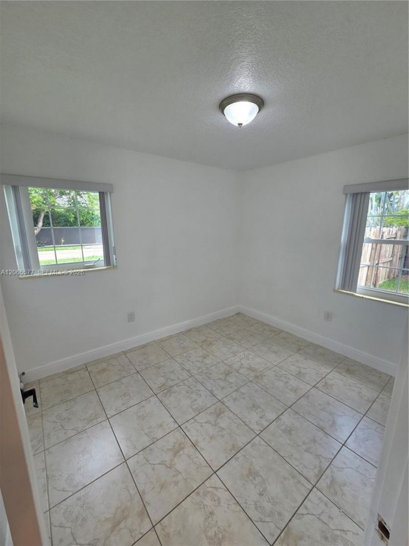 10500 SW 30th St, Miami, FL 33165 Photo
