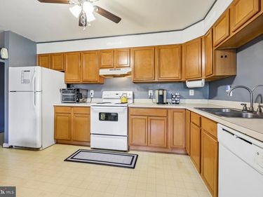 6403 SCHOOLHOUSE ROAD, Unit J, BEALETON, VA 22712