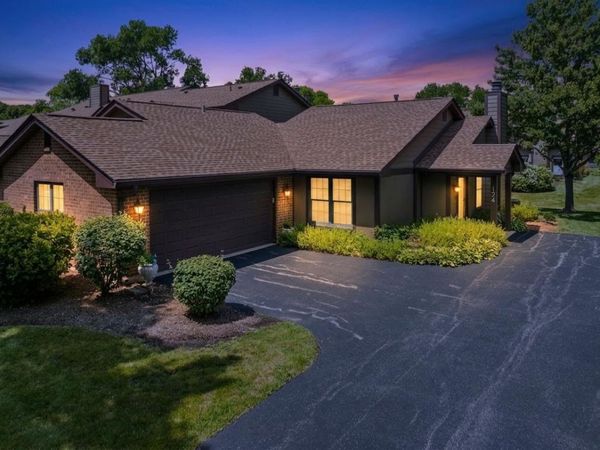 124 White Birch Lane , Westmont, IL 60559