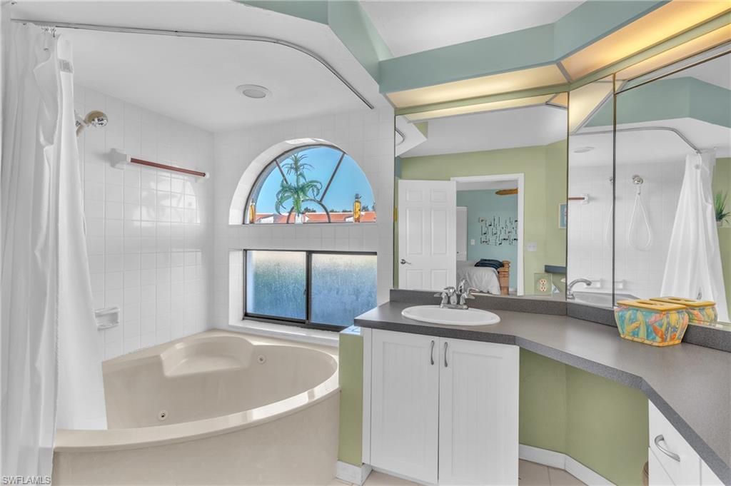 601 Beachwalk Cir, Unit 101, Naples, FL 34108 Photo