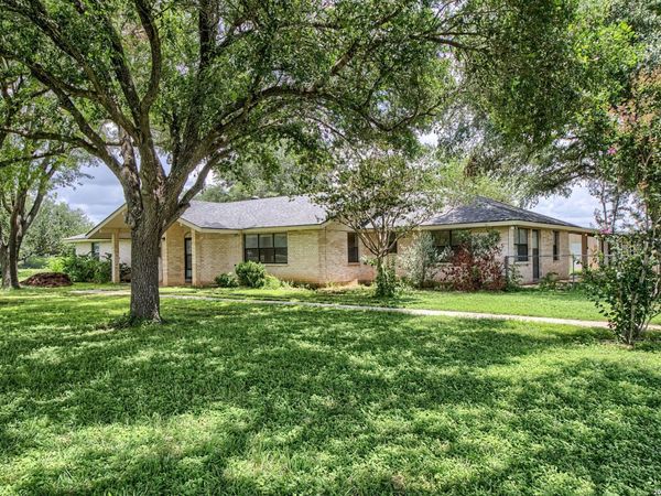 900 N Graytown Rd, St Hedwig, TX 78152