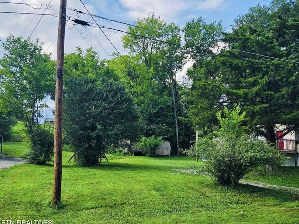 Mayberry St, Harriman, TN 37748