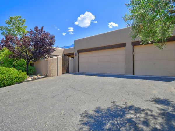 2762 Cliffrose Drive NE, Albuquerque, NM 87122
