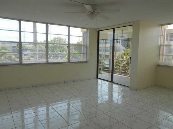 2731 TAFT Street, Unit 309, Hollywood, FL 33020
