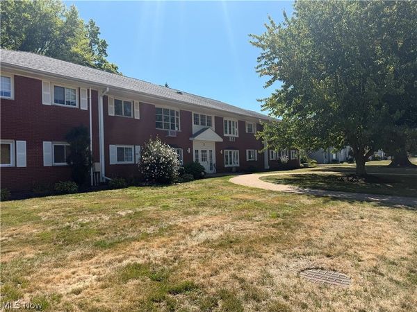 2 Meadowlawn Drive , Unit 8, Mentor, OH 44060