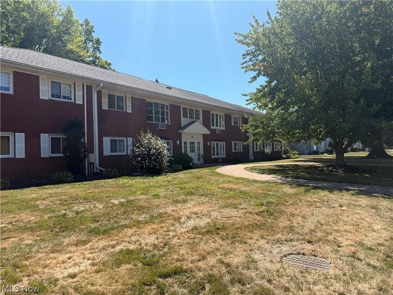 2 Meadowlawn Drive, Unit 8, Mentor, OH 44060 Photo 1