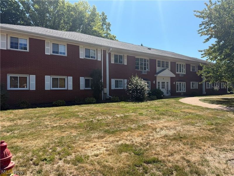 2 Meadowlawn Drive, Unit 8, Mentor, OH 44060 Photo 2
