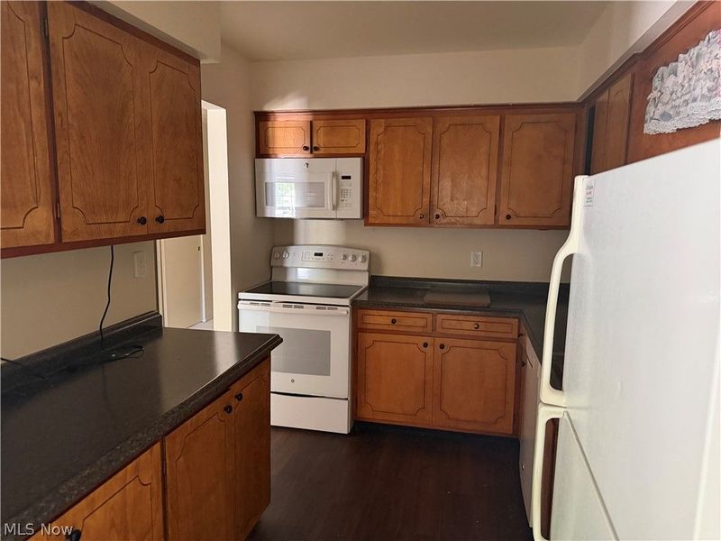 2 Meadowlawn Drive, Unit 8, Mentor, OH 44060 Photo 9