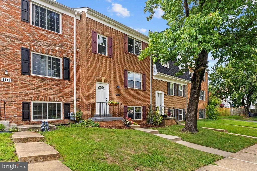 1113 Thomas Jefferson Place, Fredericksburg, VA 22405 Main Photo