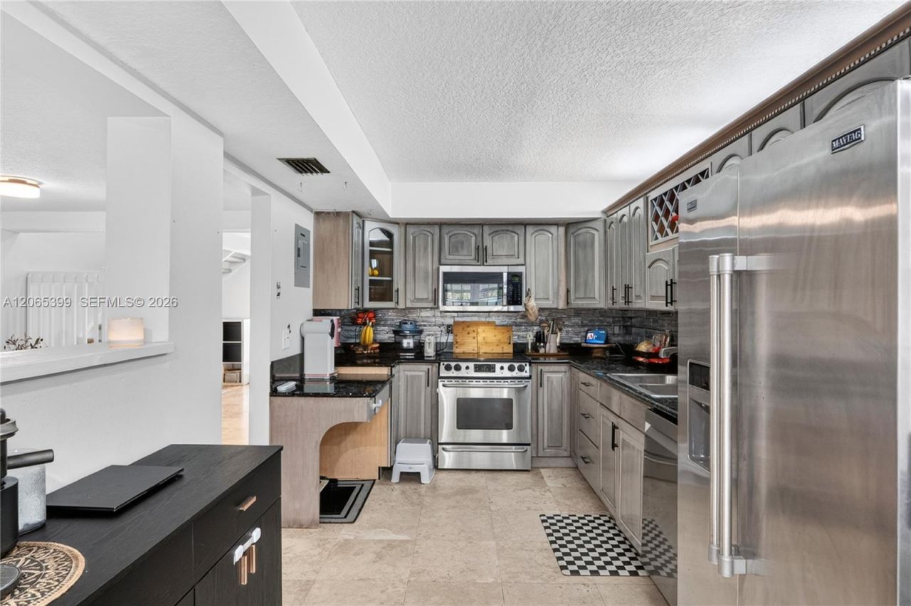 8703 Cleary Blvd, Plantation, FL 33324 Photo