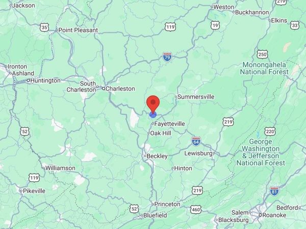 111 Master Hill Rd, Ansted, WV 25812