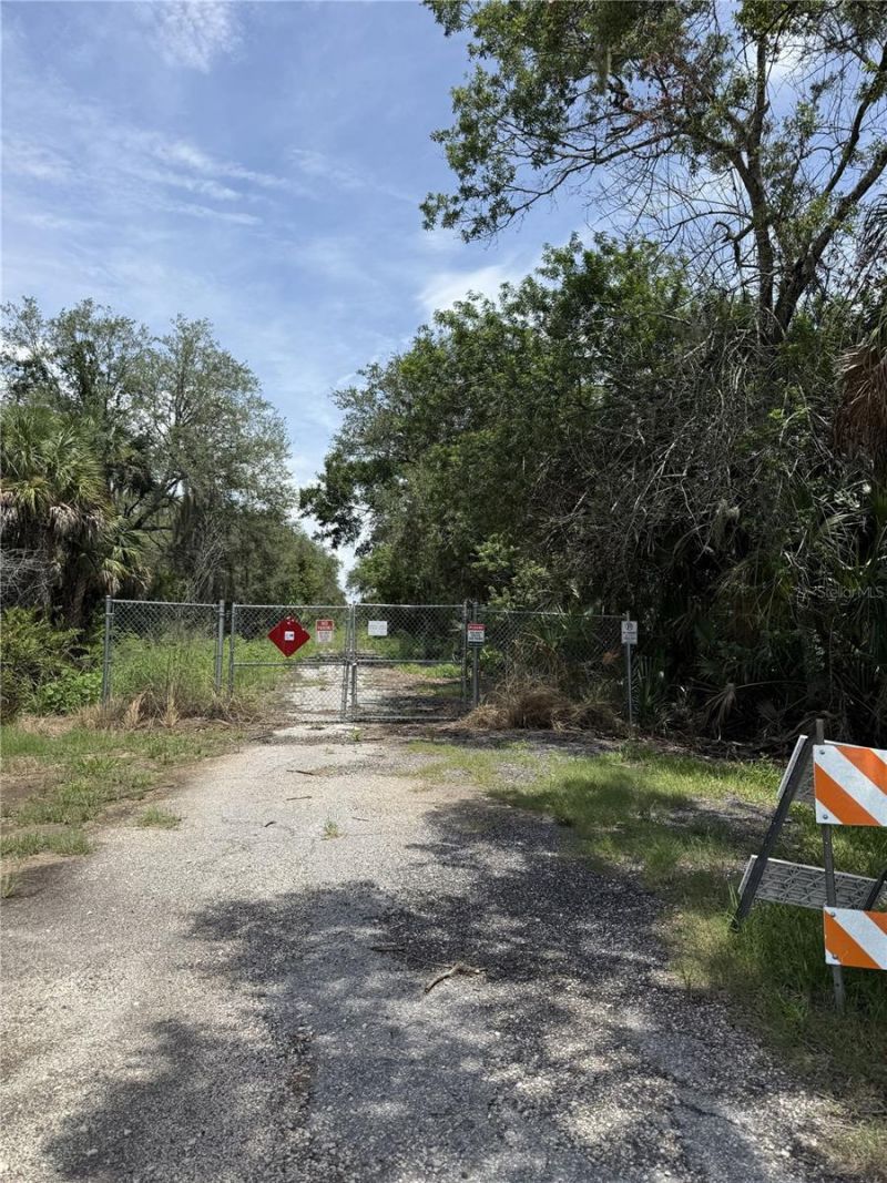 5997 Kracker Avenue, Gibsonton, FL 33534 Photo