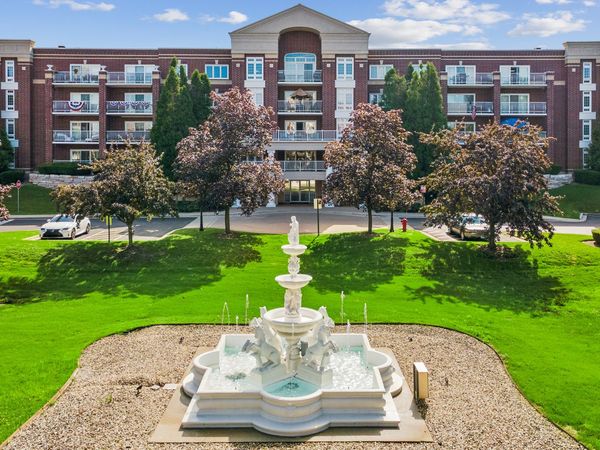 7011 W Touhy Avenue, Unit 310, Niles, IL 60714