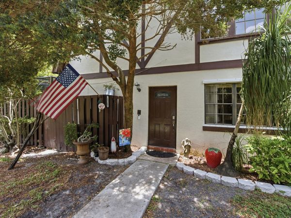 126 WEYBRIDGE Circle, Unit B, Royal Palm Beach, FL 33411