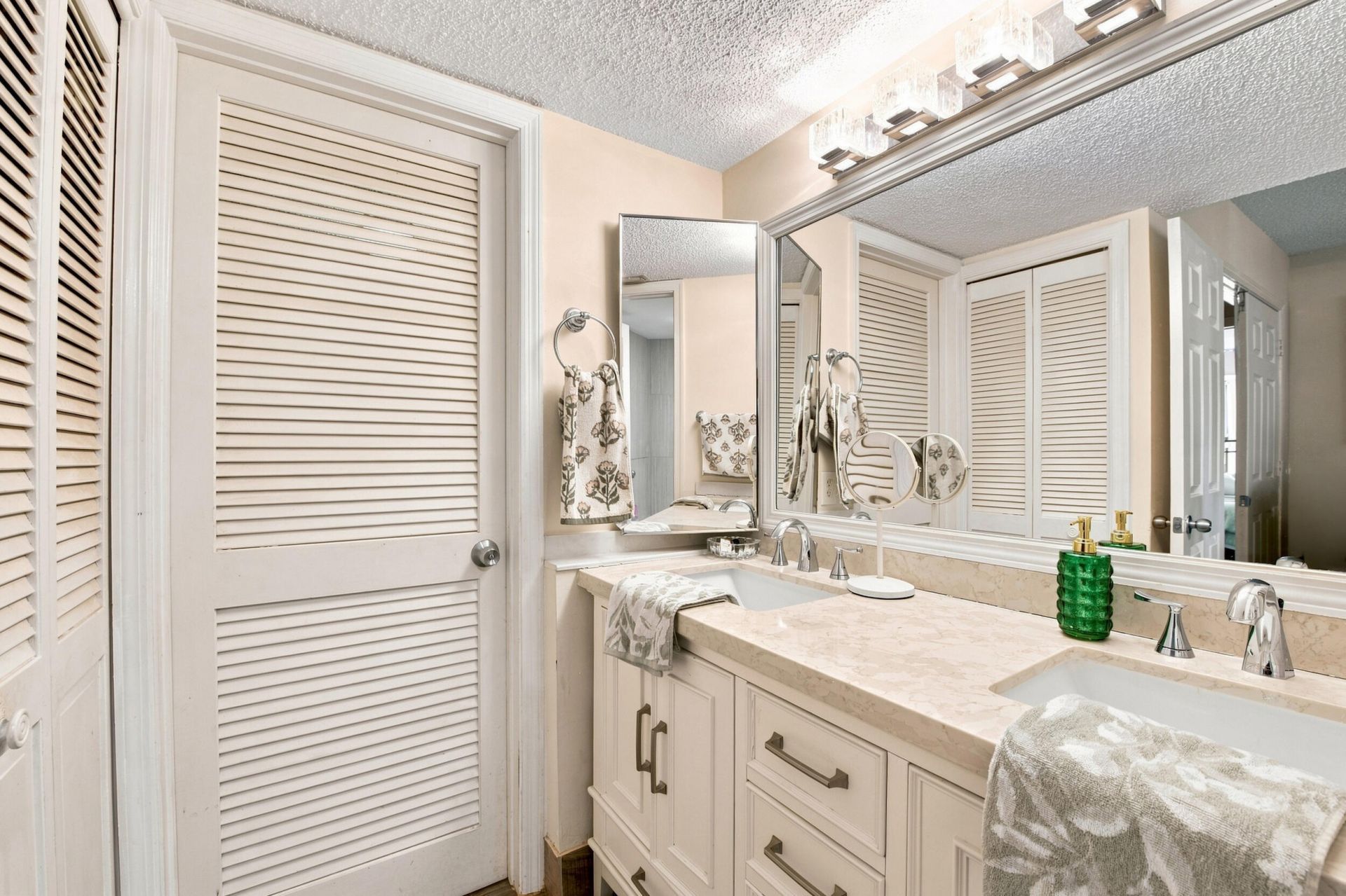 126 Weybridge Circle, Unit B, Royal Palm Beach, FL 33411 Photo