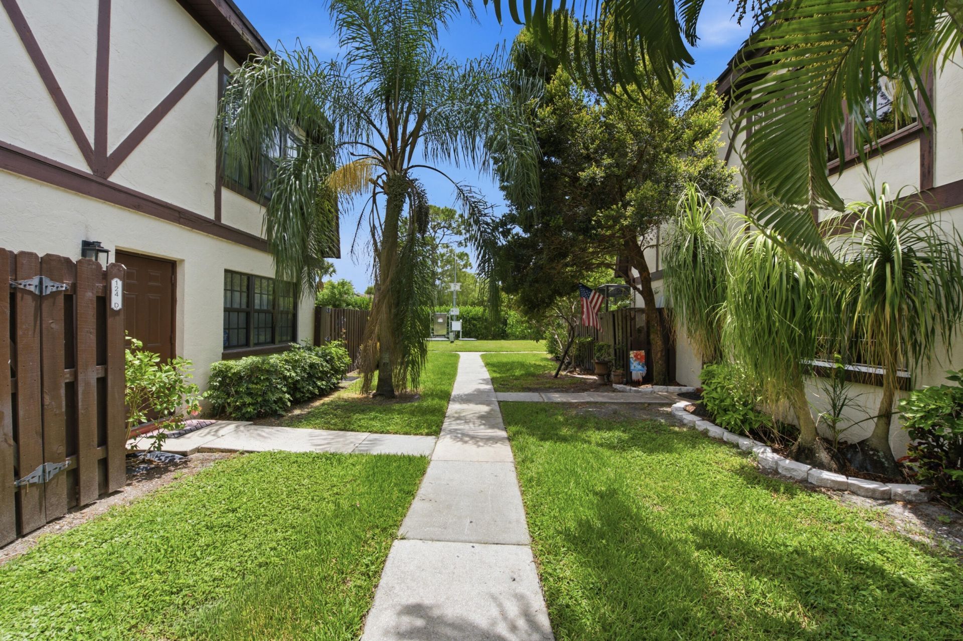 126 Weybridge Circle, Unit B, Royal Palm Beach, FL 33411 Photo