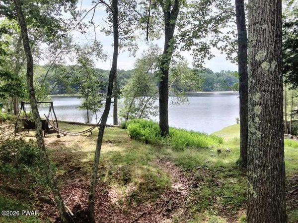 238 Village Drive W, Milford, PA 18337