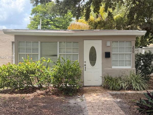 250 SW 7th St , Dania Beach, FL 33004