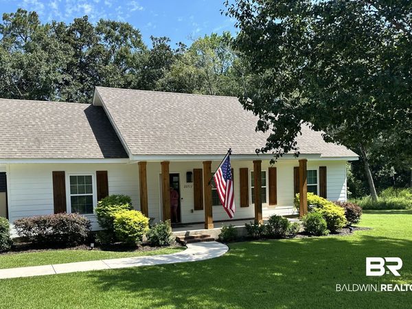 22713 Circle Dr, Robertsdale, AL 36567