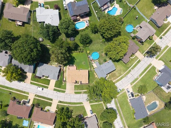 2846 Bee Tree Lane , St Louis, MO 63129