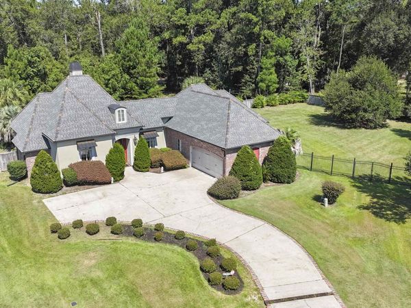 19307 Country Club Ln, Hammond, LA 70401