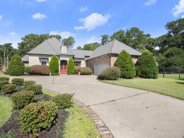 19307 Country Club Ln, Hammond, LA 70401