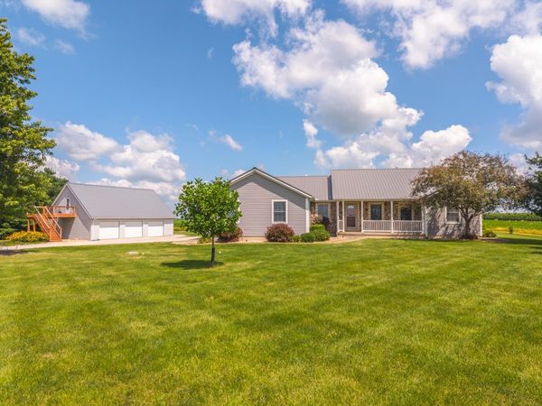 9850 N 300 East Road , Gridley, IL 61744