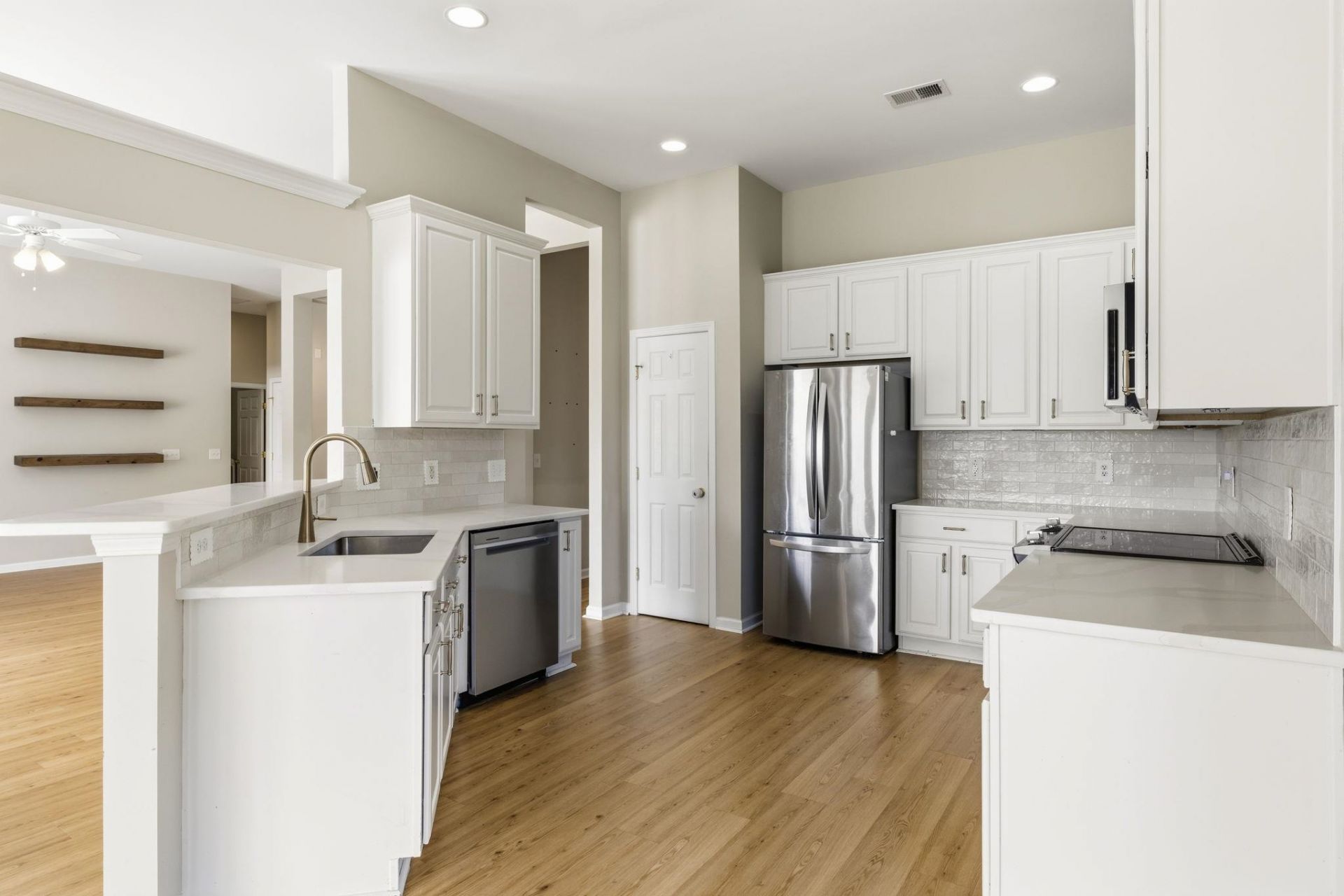 113 Haig Dr. Photo 12