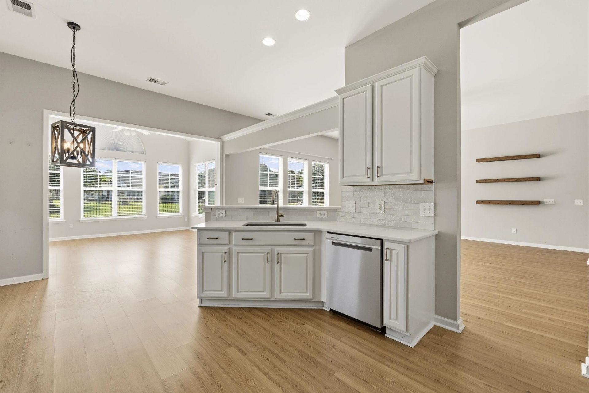113 Haig Dr. Photo 14