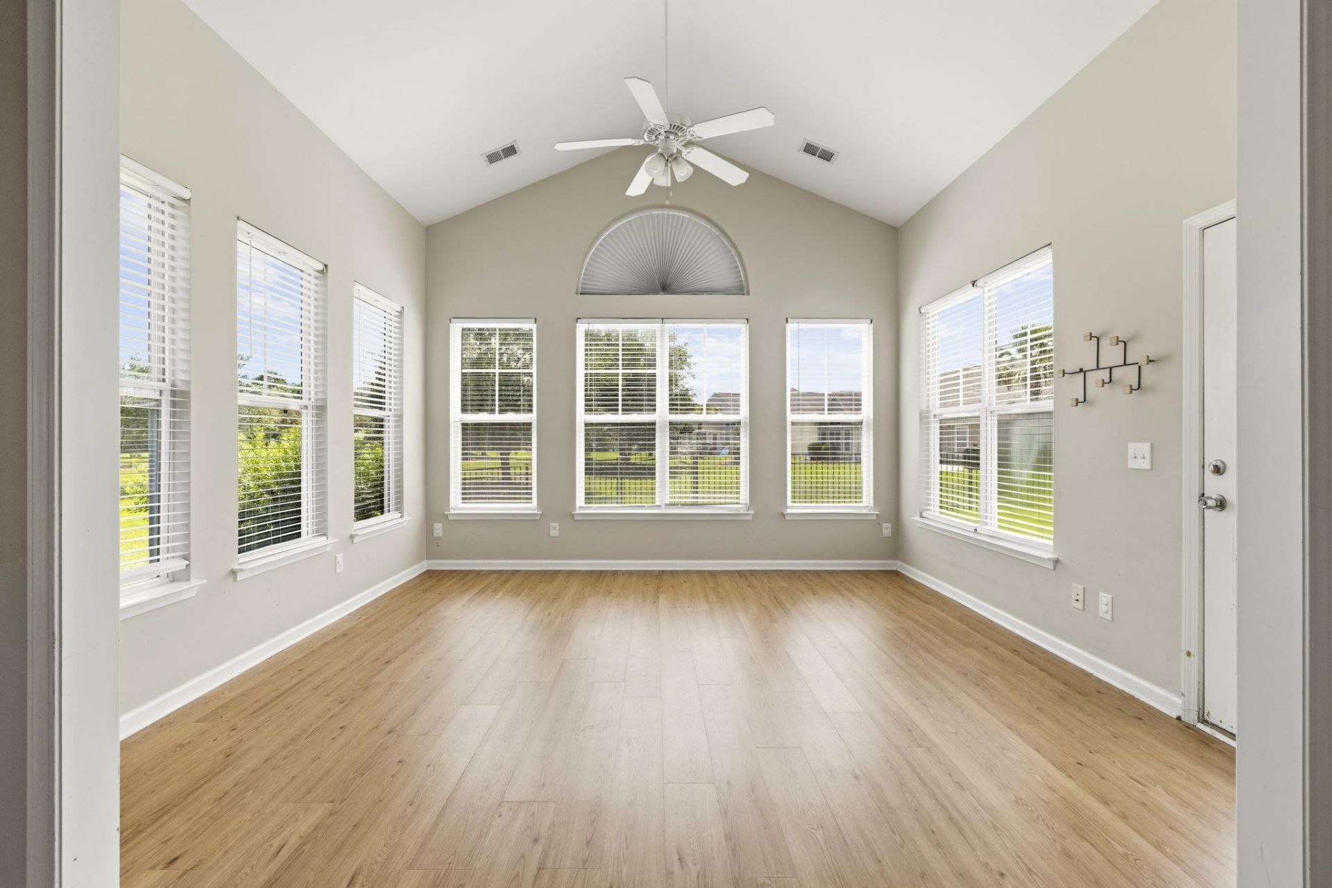 113 Haig Dr. Photo 18