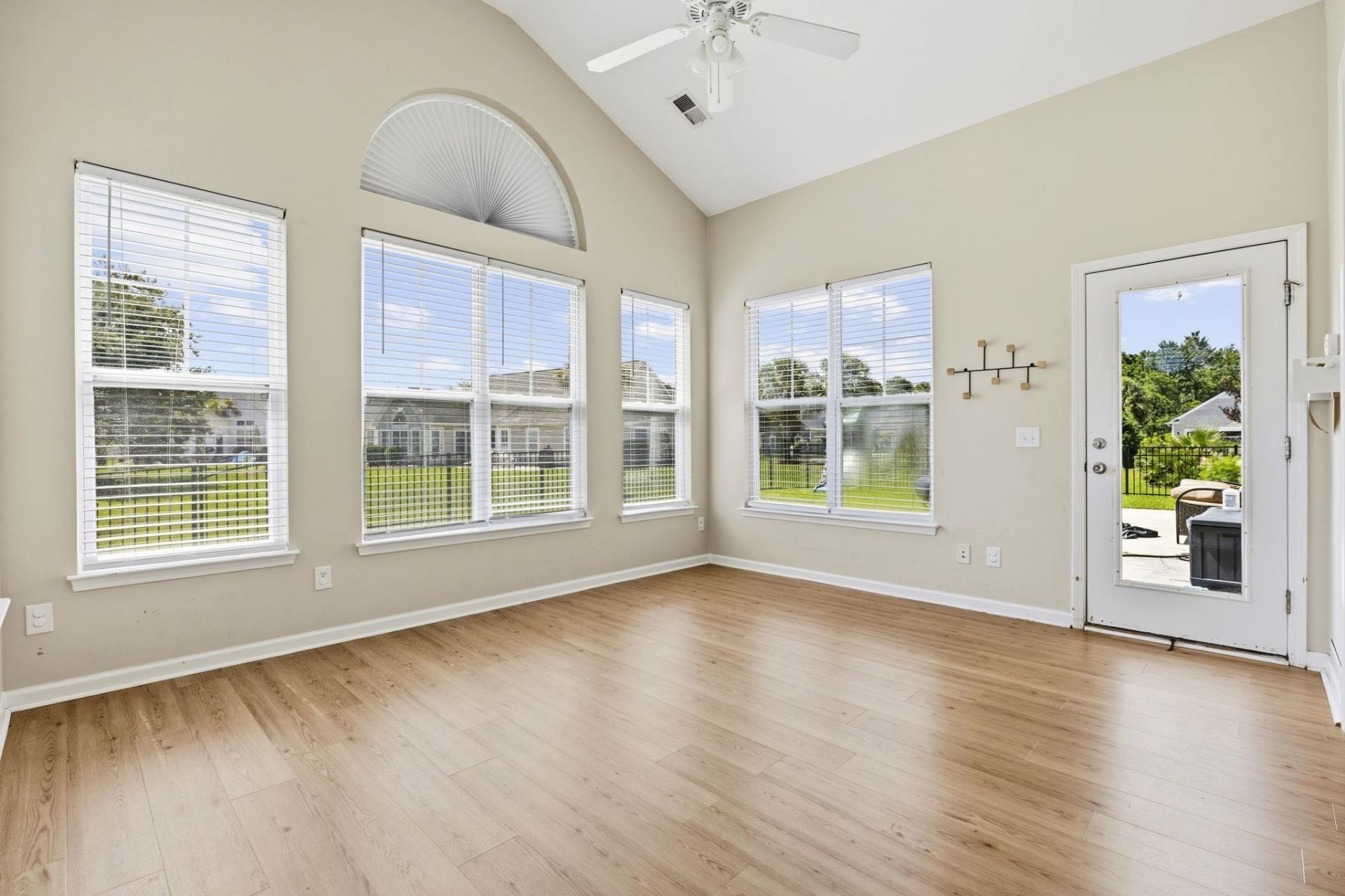 113 Haig Dr. Photo 19