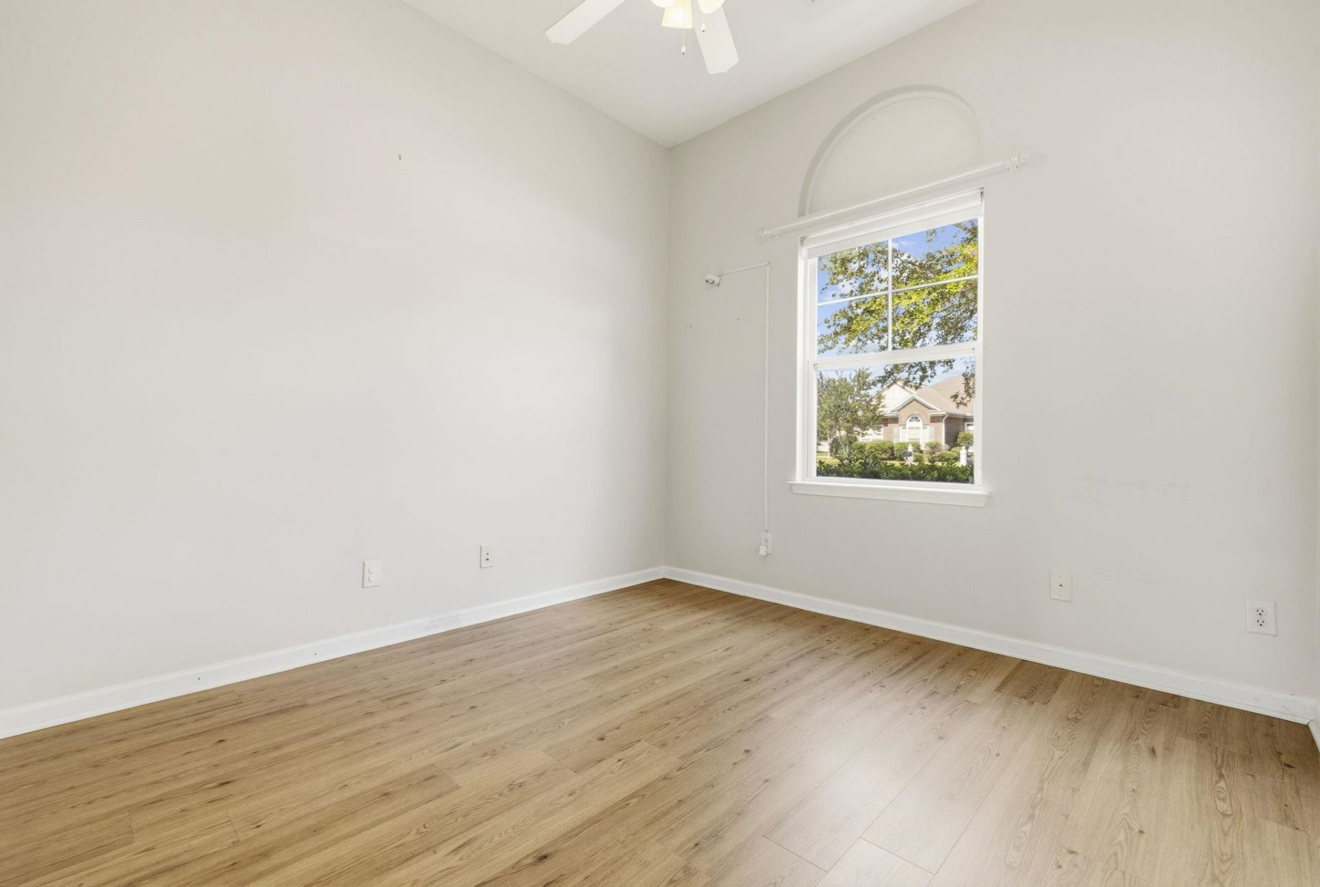 113 Haig Dr. Photo 32