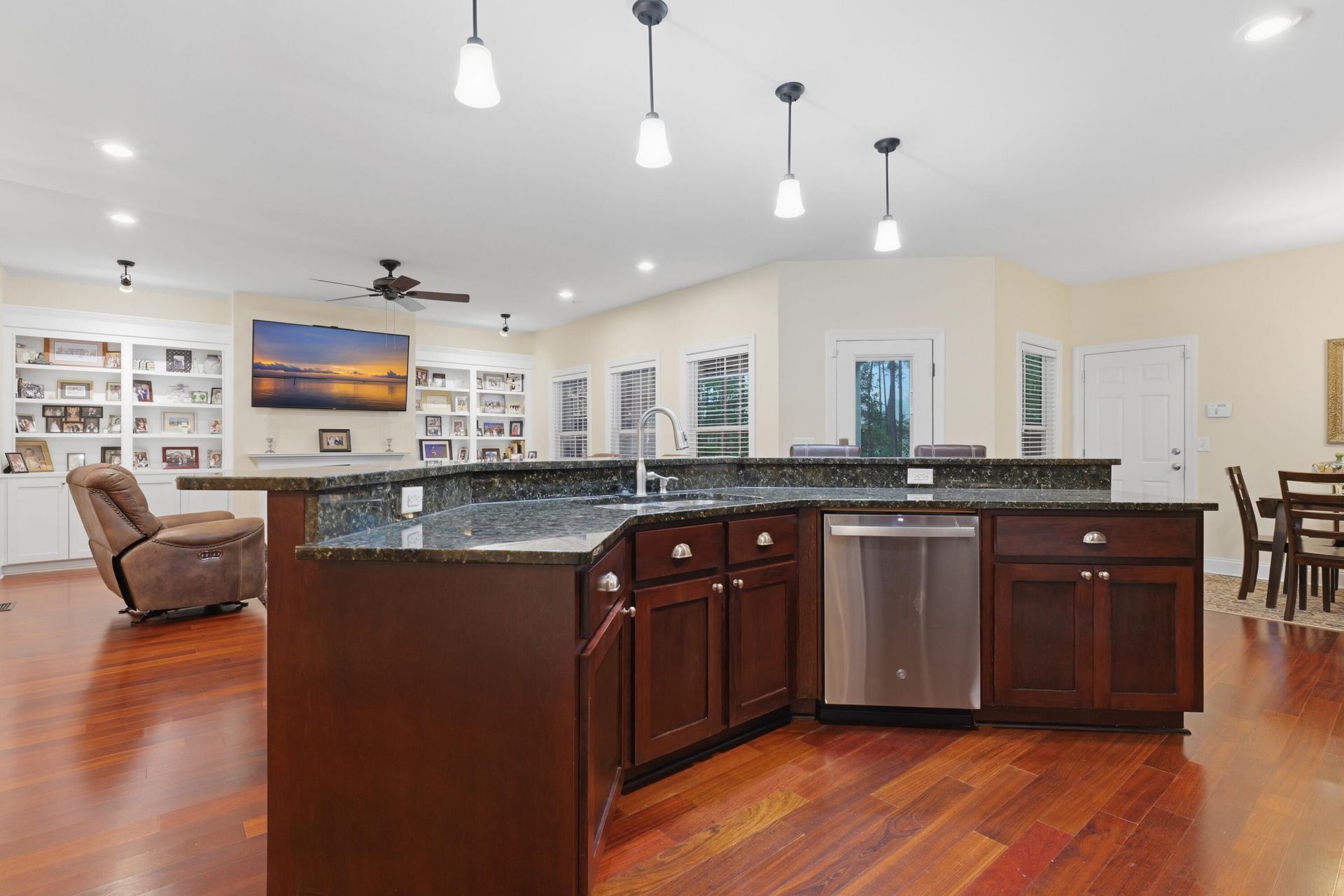 207 Summer Breeze Way Photo 14