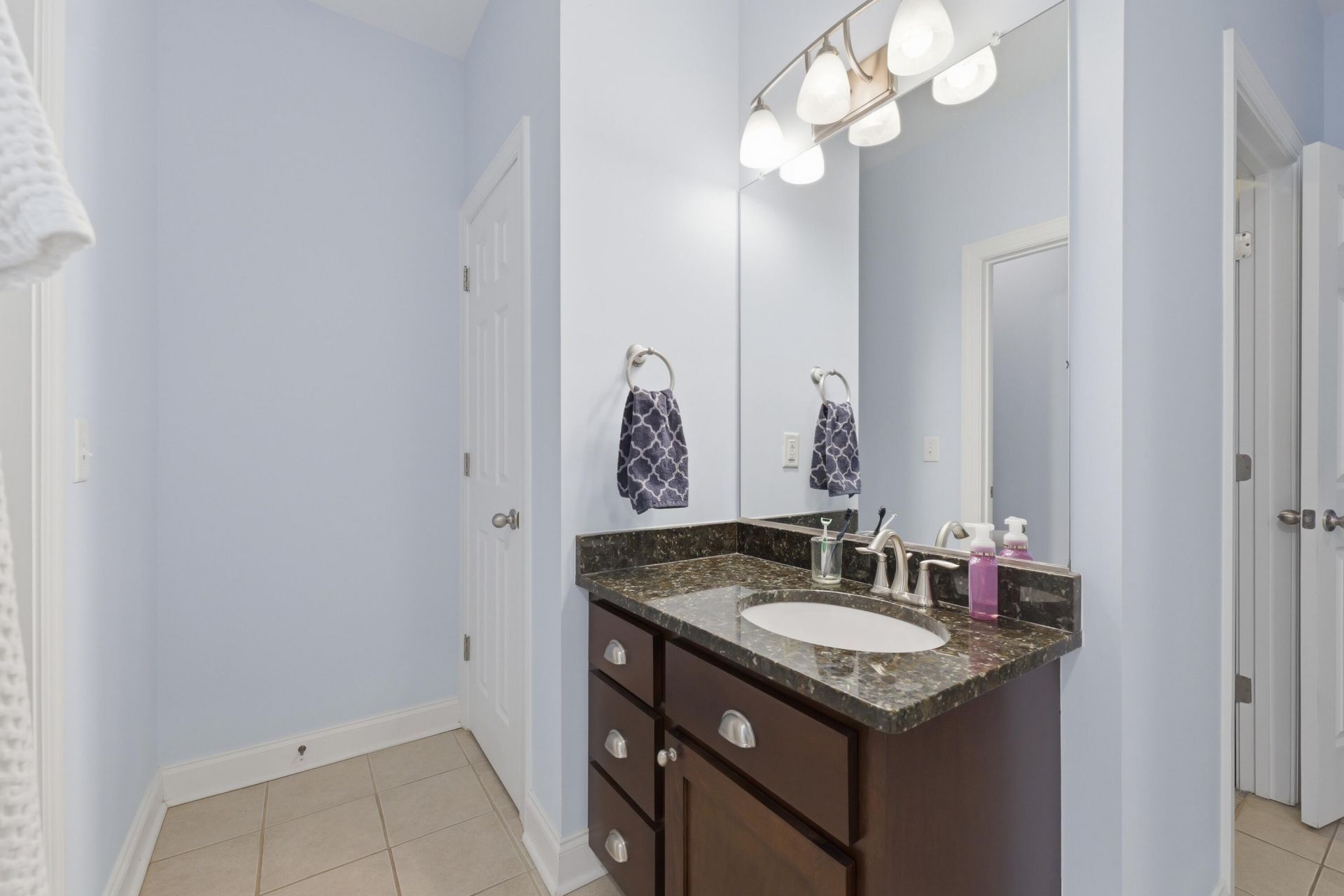 207 Summer Breeze Way Photo 25