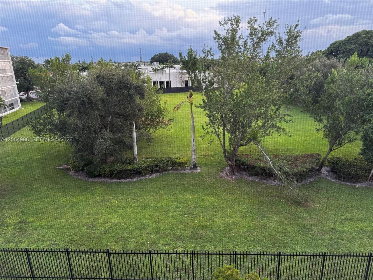 950 Hillcrest Dr , Unit 411, Hollywood, FL 33021 Photo