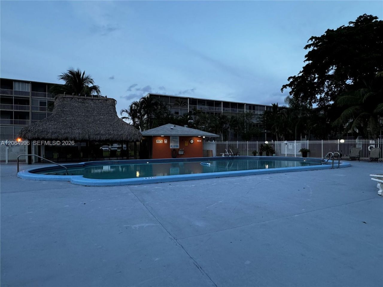 950 Hillcrest Dr , Unit 411, Hollywood, FL 33021 Photo