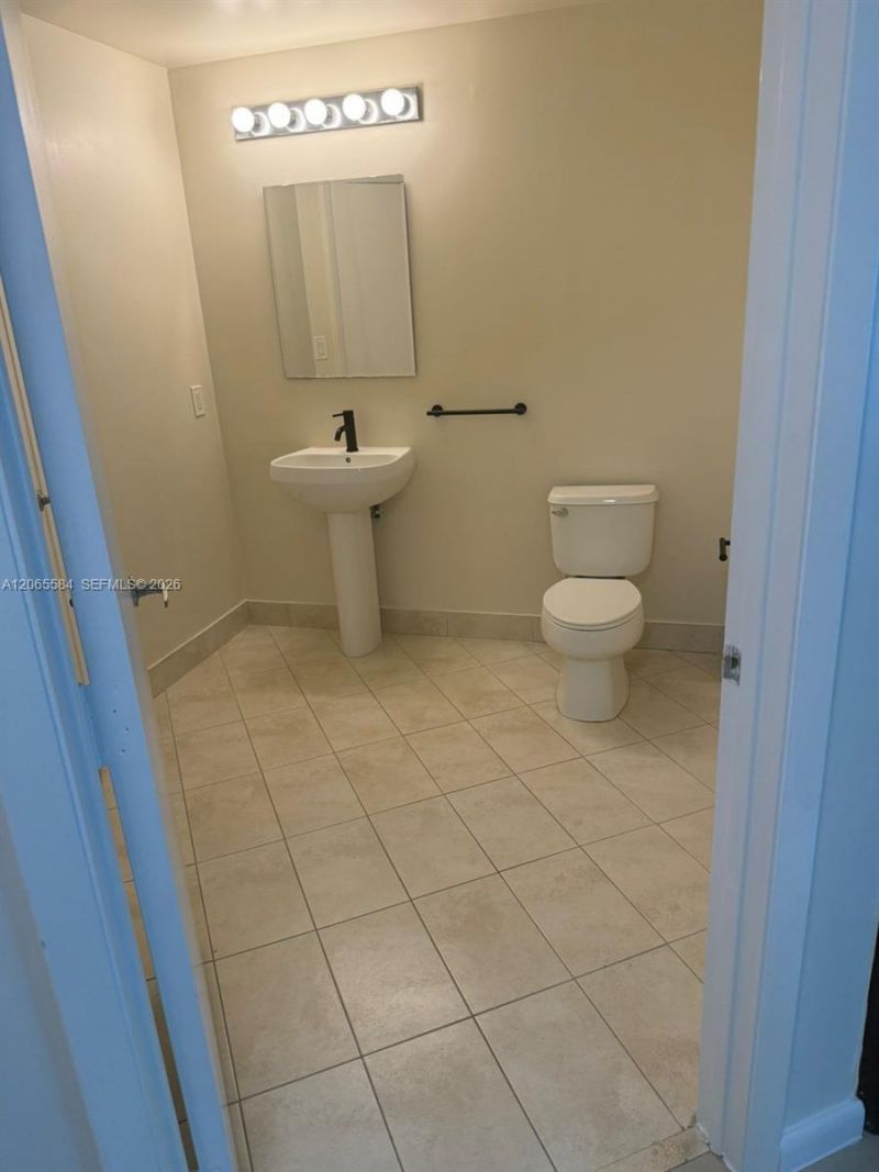 1900 N Bayshore Dr , Unit 1707, Miami, FL 33132 Photo