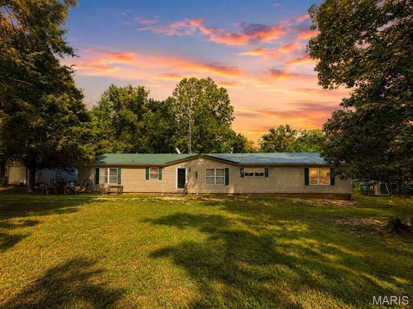 600 Hidden Lake Road , De Soto, MO 63020