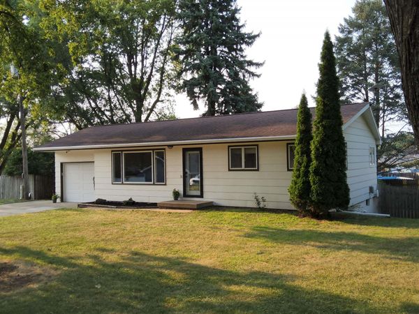 915 N Locust Street, Avoca, IA 51521