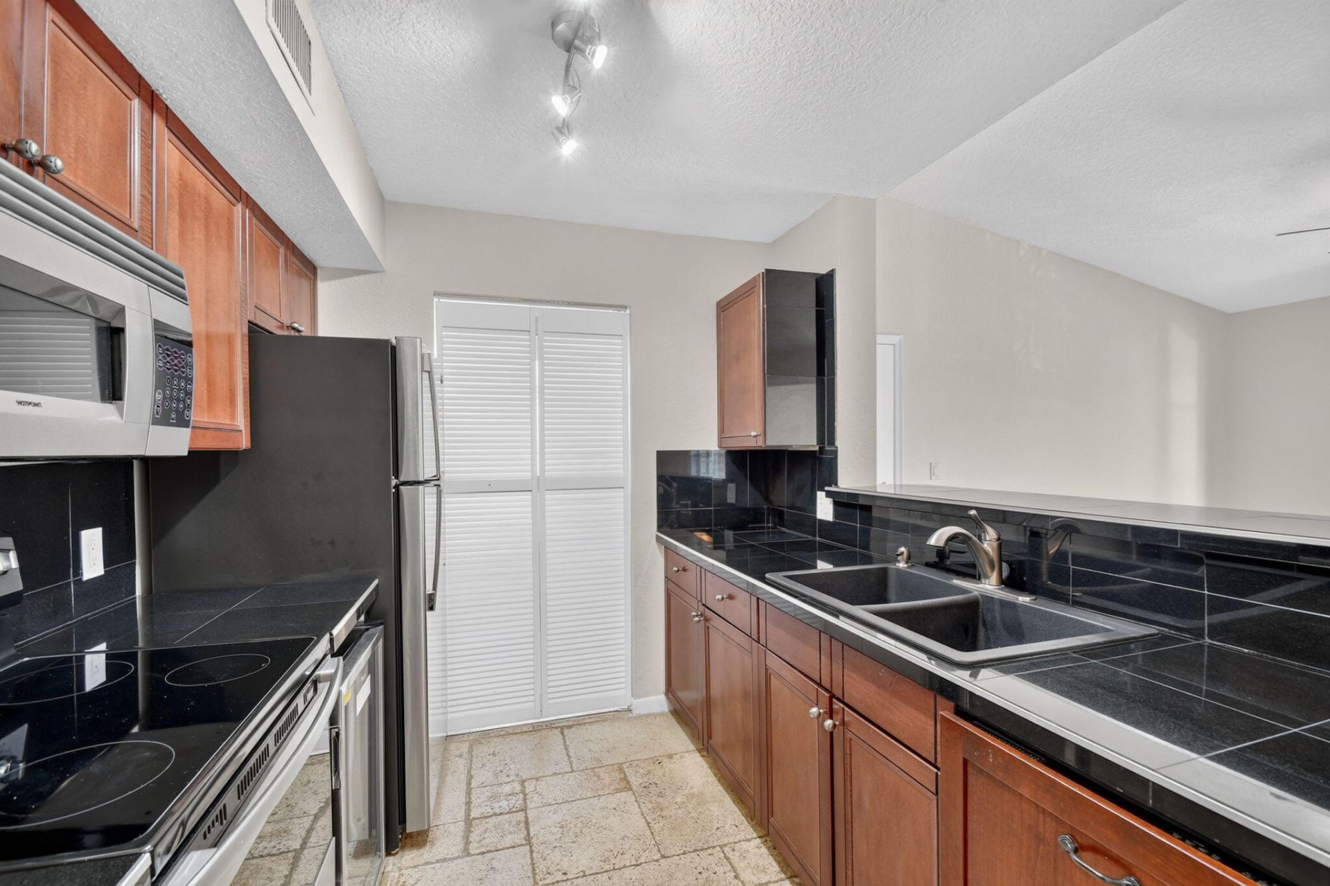 160 Yacht Club Way, Unit 211, Hypoluxo, FL 33462 Photo