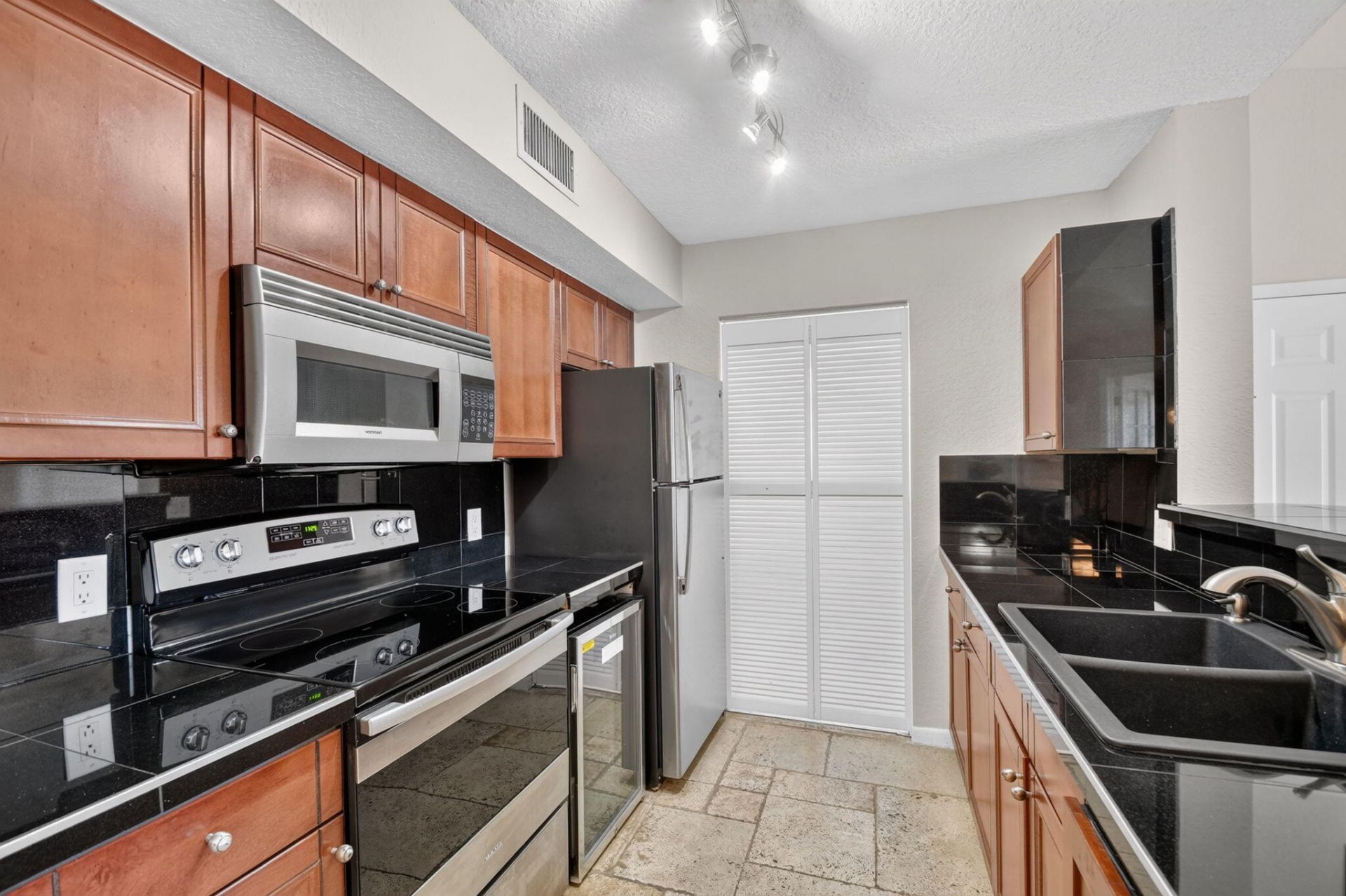 160 Yacht Club Way, Unit 211, Hypoluxo, FL 33462 Photo