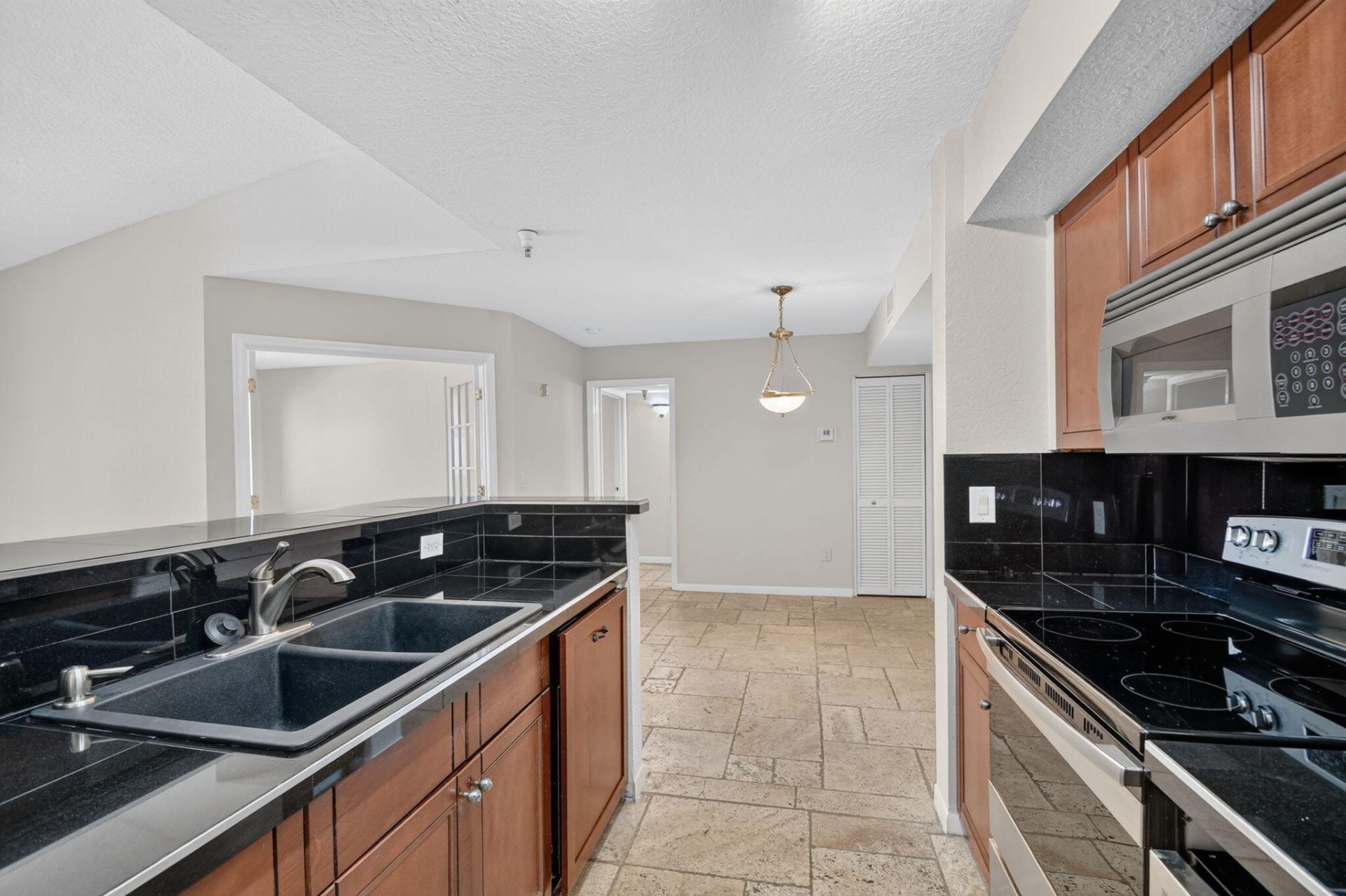 160 Yacht Club Way, Unit 211, Hypoluxo, FL 33462 Photo