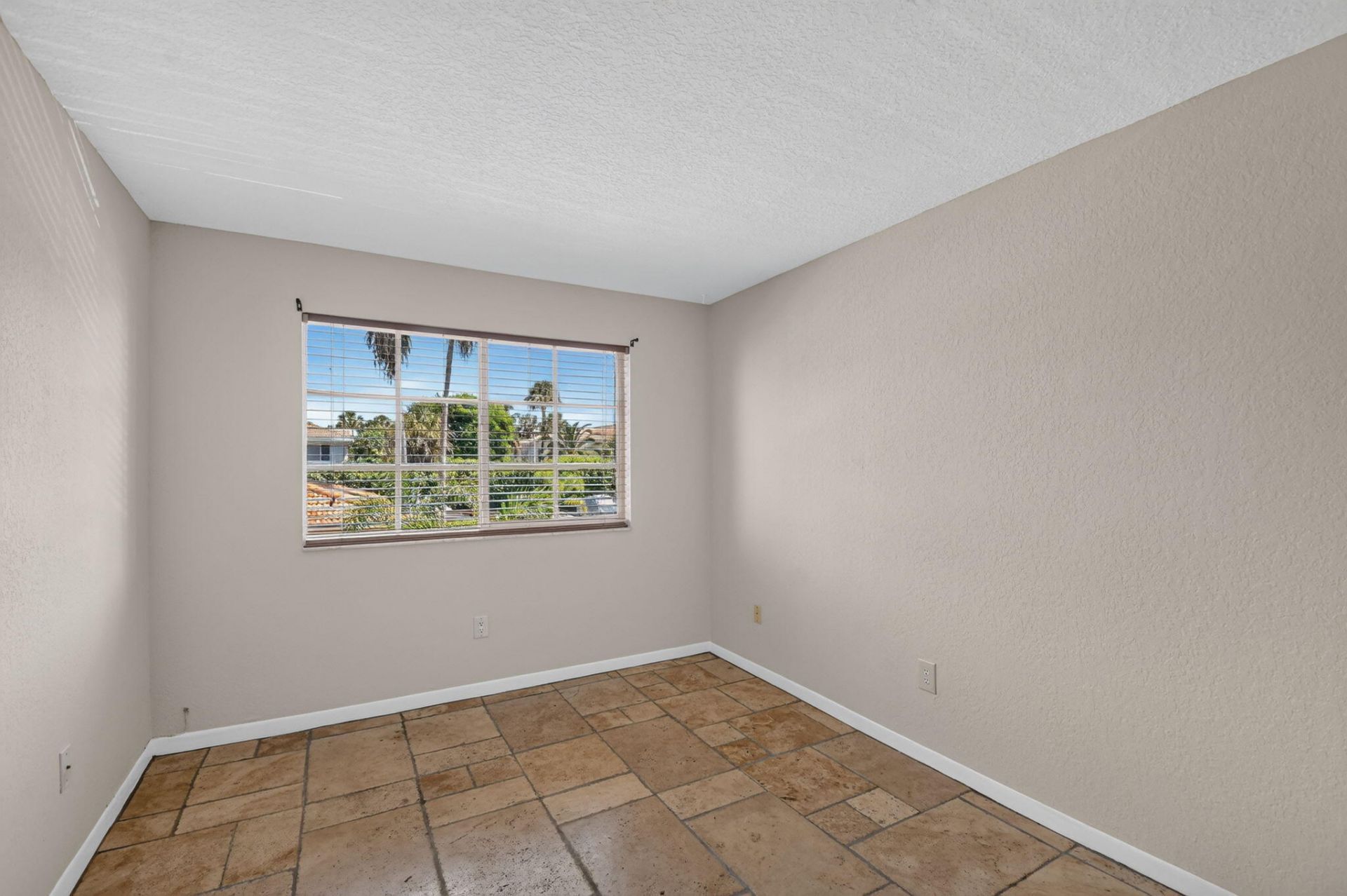 160 Yacht Club Way, Unit 211, Hypoluxo, FL 33462 Photo