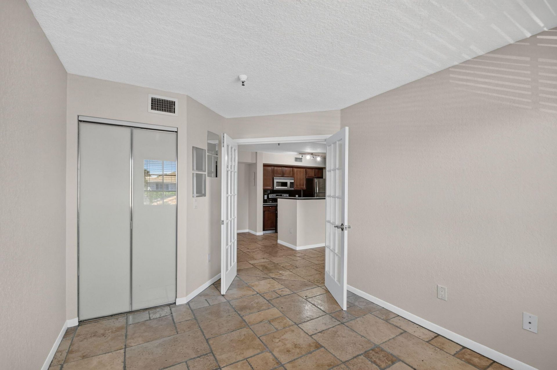 160 Yacht Club Way, Unit 211, Hypoluxo, FL 33462 Photo