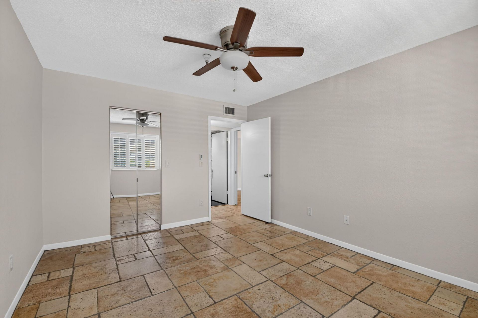 160 Yacht Club Way, Unit 211, Hypoluxo, FL 33462 Photo