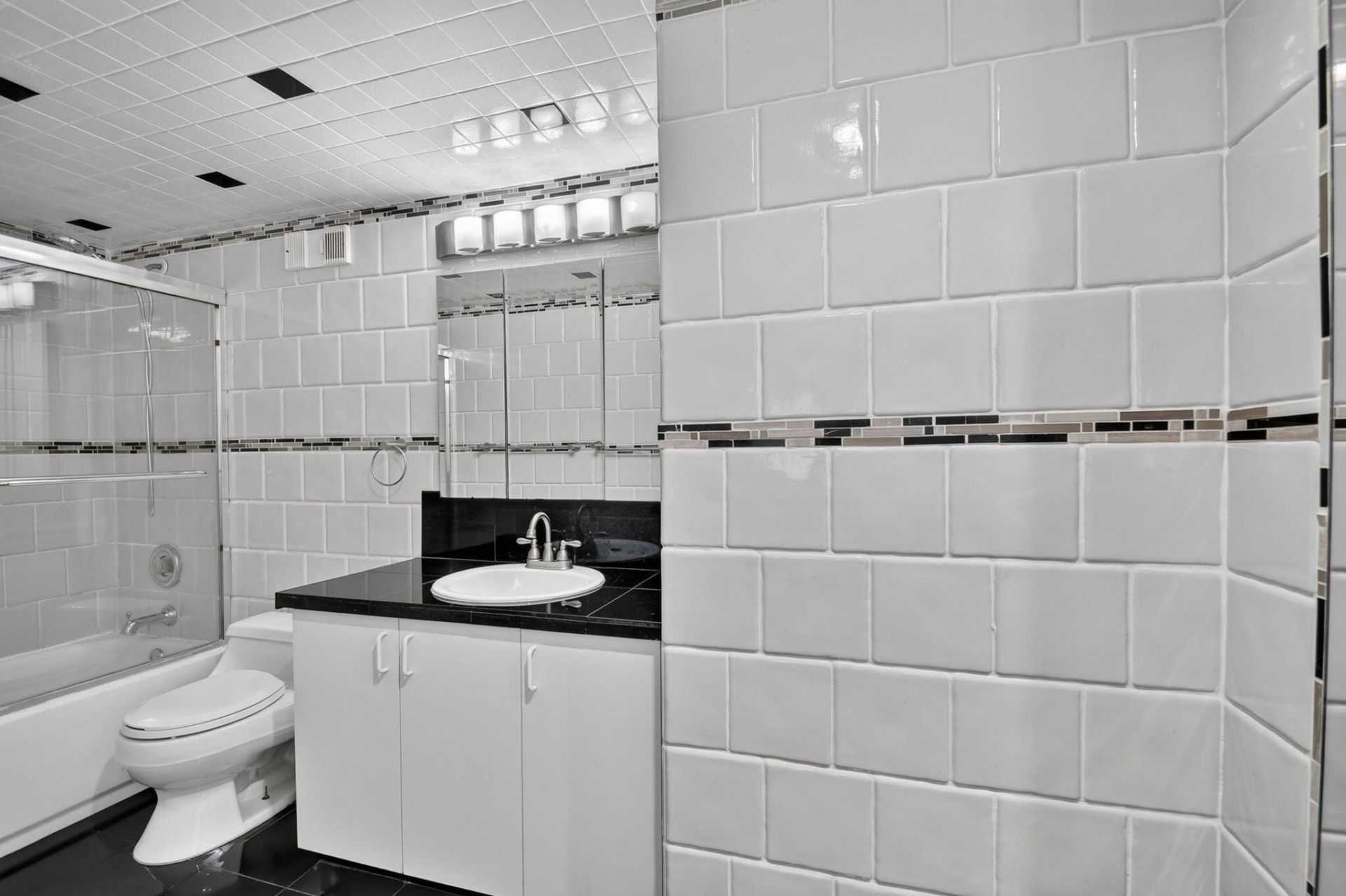 160 Yacht Club Way, Unit 211, Hypoluxo, FL 33462 Photo