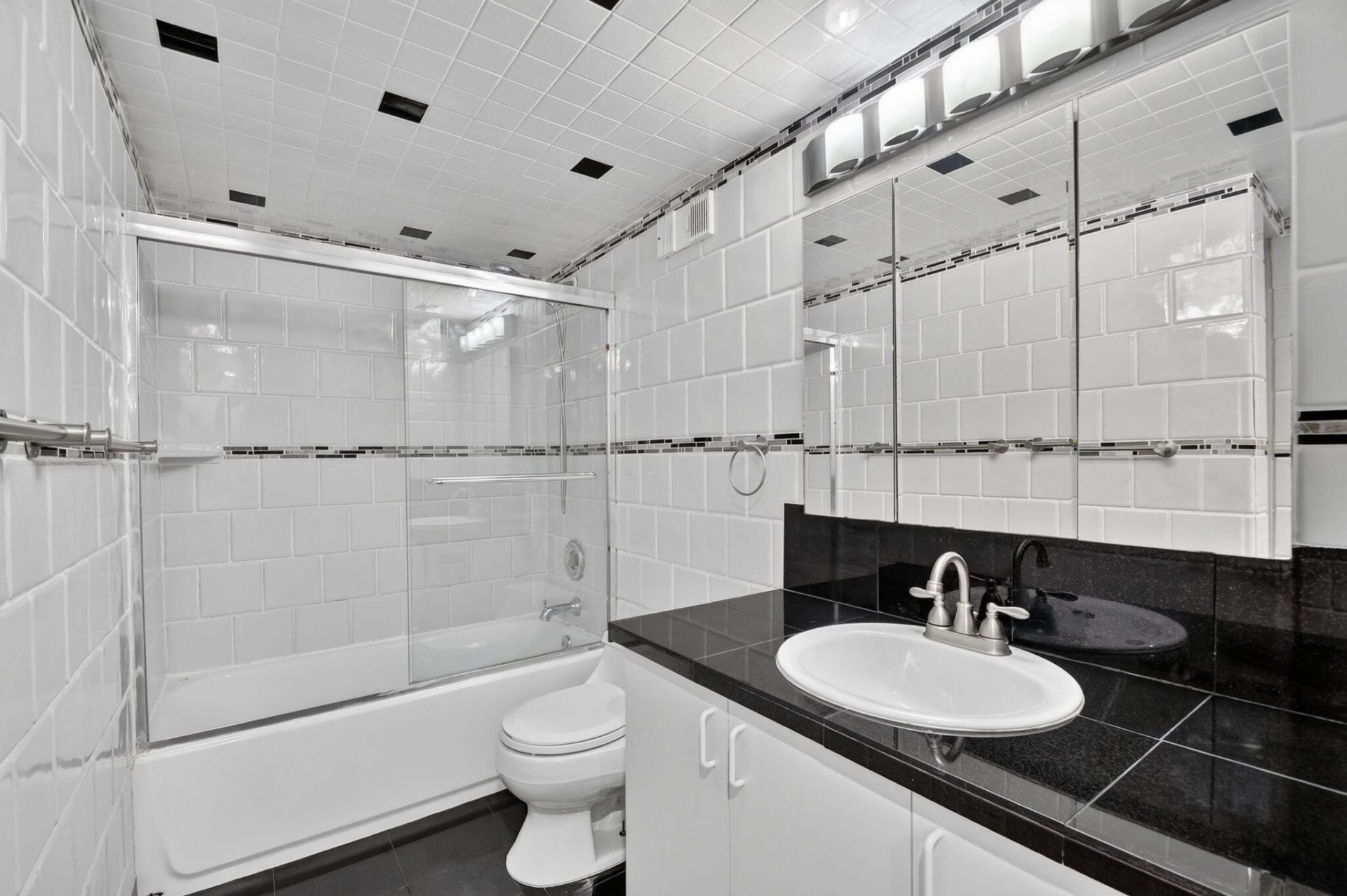 160 Yacht Club Way, Unit 211, Hypoluxo, FL 33462 Photo