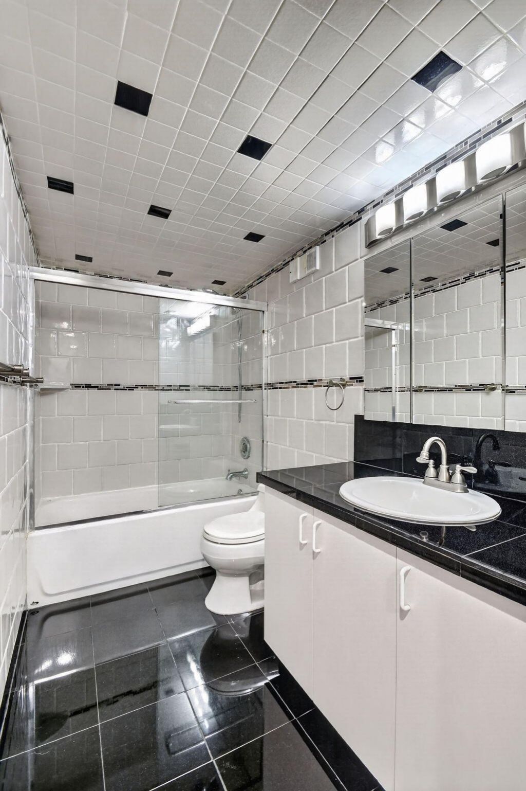 160 Yacht Club Way, Unit 211, Hypoluxo, FL 33462 Photo