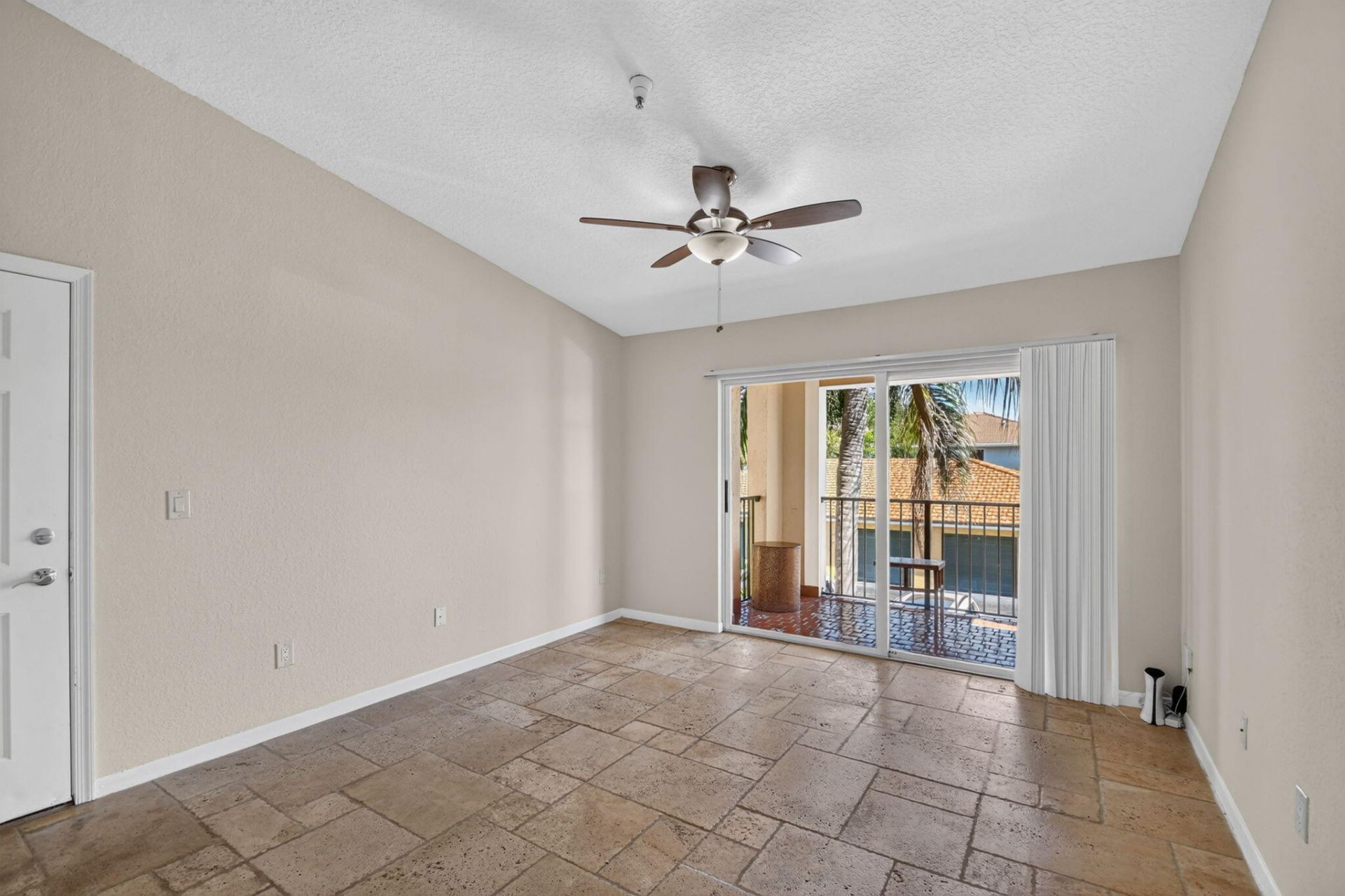 160 Yacht Club Way, Unit 211, Hypoluxo, FL 33462 Photo